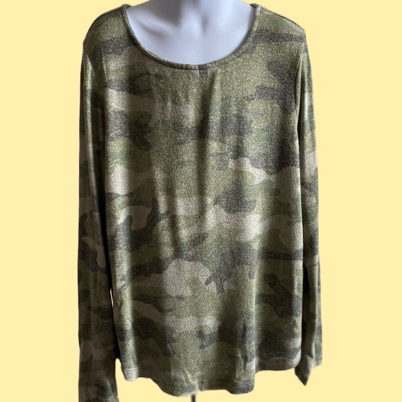 🔥4/$20 Old Navy Green Camo Long Sleeve Tee - Picture 1 of 3